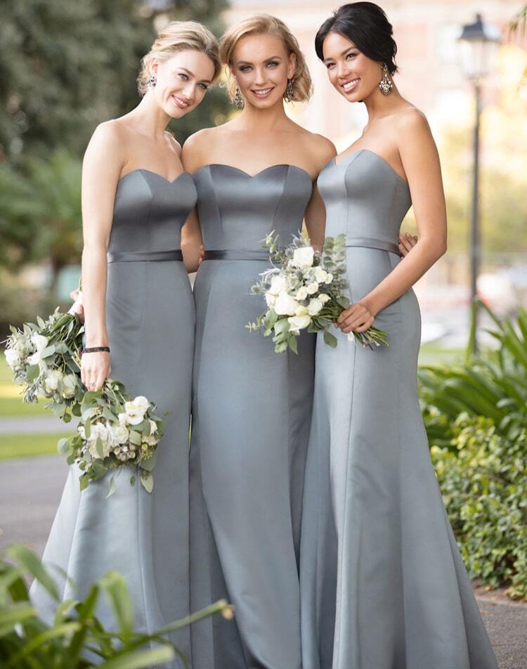 Bridesmaids in pale purple dresses