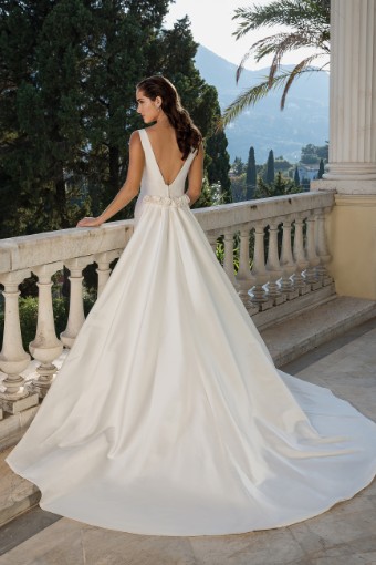 Style Jennifer - Dress with Train Justin Alexander #3 thumbnail