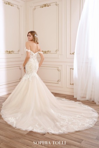 Style Linh Sophia Tolli #1 thumbnail