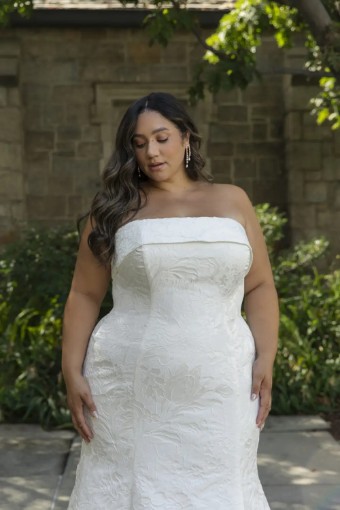Style Peyton (Noble Satin) Stella York #4 thumbnail